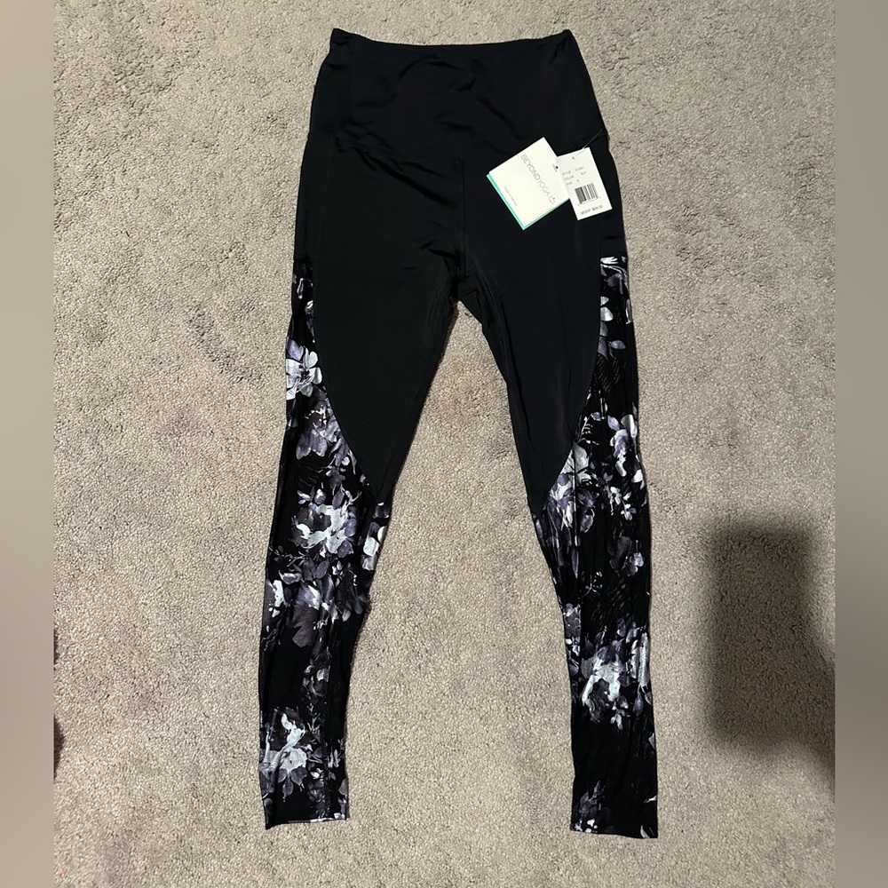 New with tags. Beyond Yoga size Small legging.